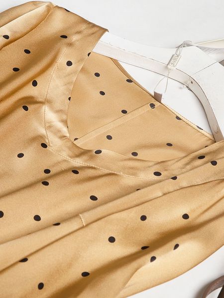 dress 2021 fashion heavy satin gold retro wave point v collar belt in the long mulberry silk, Black;gray
dress 2021 fashion heavy satin gold retro wave point v collar belt in the long mulberry silk, Black;gray