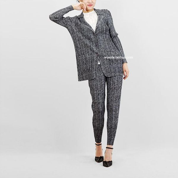 miyake long sleeve turndown collar single-breasted coat + small feet pants print suit in stock women's two piece, White
miyake long sleeve turndown collar single-breasted coat + small feet pants print suit in stock women's two piece, White