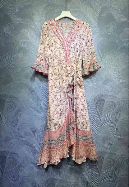 runway dresses european and american spring high-quality silk dress v-neck lotus leaf sleeve lace irregular floral 47ot, Black
runway dresses european and american spring high-quality silk dress v-neck lotus leaf sleeve lace irregular floral 47ot, Black