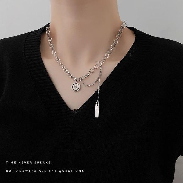 chains necklace women splicing necklaces man letter v rhinestone design hollow pendant silver color trendy party metalnaszyjnik
chains necklace women splicing necklaces man letter v rhinestone design hollow pendant silver color trendy party metalnaszyjnik