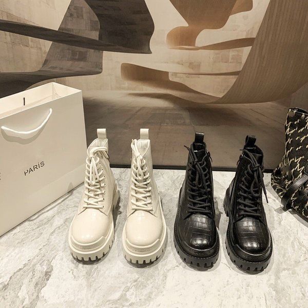 2021 designer women design boot solid color thick bottom head alligator boots martin 100% leather desert-boot with strap luxury non-slip win, Black
2021 designer women design boot solid color thick bottom head alligator boots martin 100% leather desert-boot with strap luxury non-slip win, Black