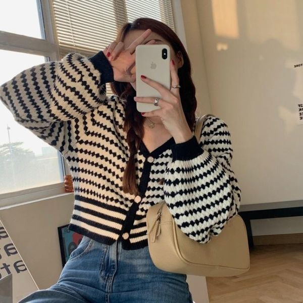 women's knits & tees long-sleeved striped knitted cardigan 2021 autumn retro design loose v-neck short jacket, White
women's knits & tees long-sleeved striped knitted cardigan 2021 autumn retro design loose v-neck short jacket, White
