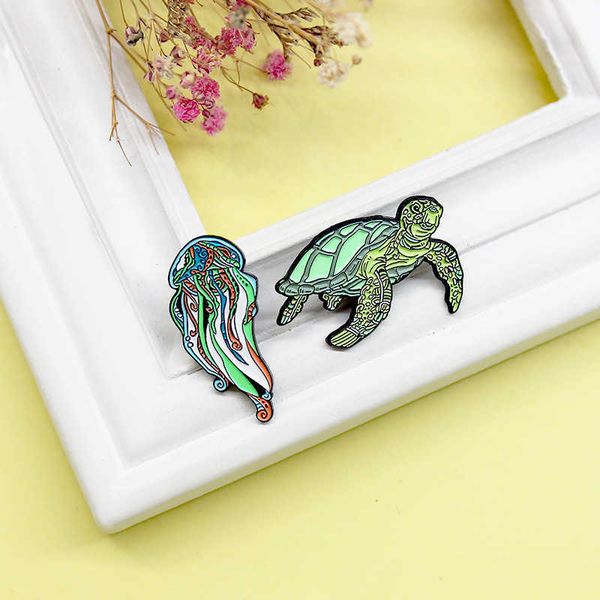 parachute like colorful jellyfish, bulky turtles looking for playmates, fashionable and creative brooch accessories, Gray
parachute like colorful jellyfish, bulky turtles looking for playmates, fashionable and creative brooch accessories, Gray