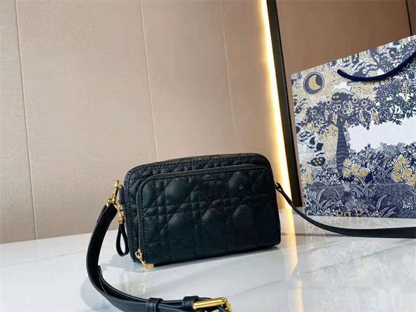 personalized casual camera bags ladies luxury designer handbag messenger bag fashionable shoulder handbags classic all-match
personalized casual camera bags ladies luxury designer handbag messenger bag fashionable shoulder handbags classic all-match