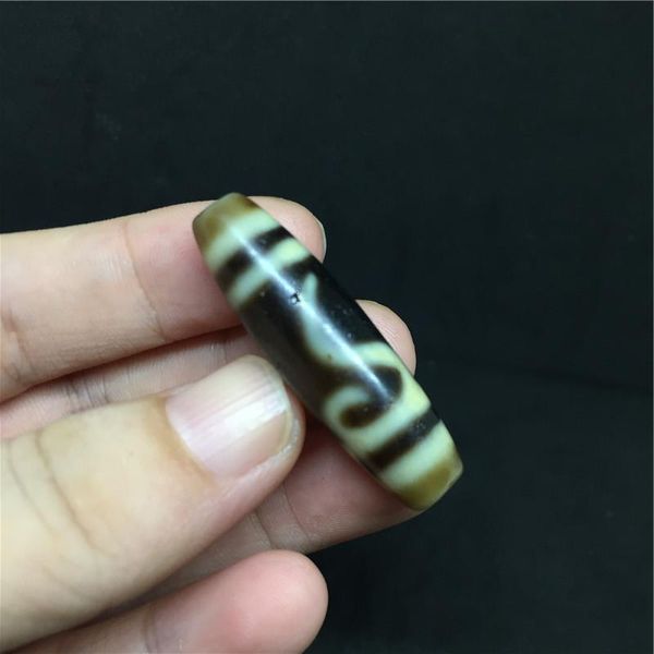 other different totems tibet ivory color old dzi weathering crack 12mm*38mm precious heaven for collection or jewelry making
other different totems tibet ivory color old dzi weathering crack 12mm*38mm precious heaven for collection or jewelry making