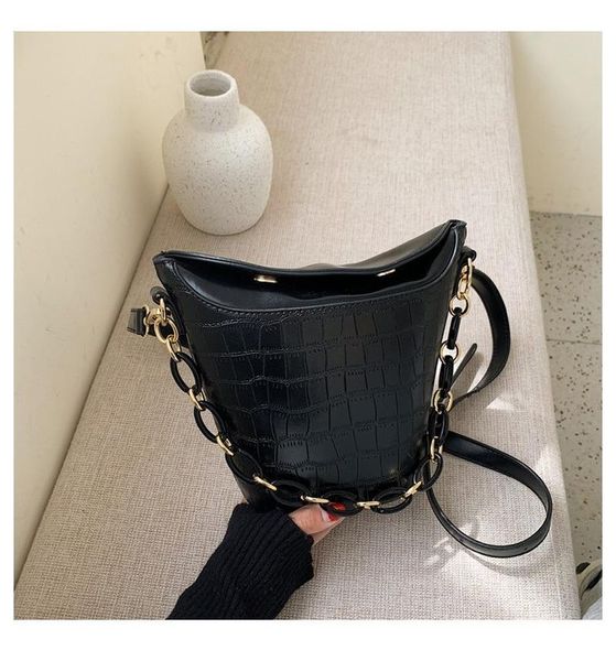 cross body western style chain bag 2021 trendy fashion net red female simple shoulder messenger wild bucket
cross body western style chain bag 2021 trendy fashion net red female simple shoulder messenger wild bucket