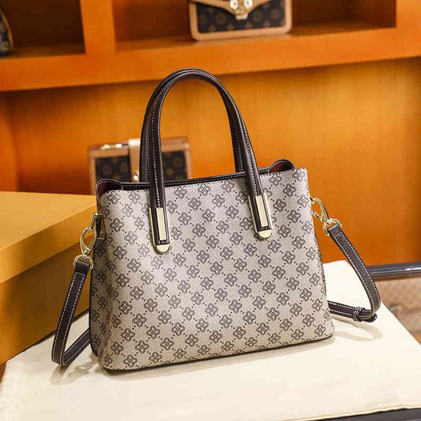 handbag bag female 2021 high capacity tote leather one shoulder portable mom xiaozhong, Black;red
handbag bag female 2021 high capacity tote leather one shoulder portable mom xiaozhong, Black;red