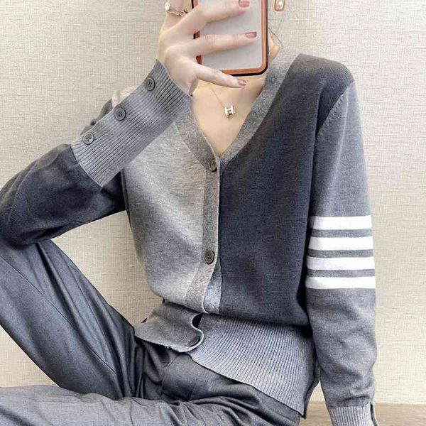 autumn and winter new 2021tb knitted cardigan sleeve four bars v-neck stripe contrast sweater color matching coat women, Black
autumn and winter new 2021tb knitted cardigan sleeve four bars v-neck stripe contrast sweater color matching coat women, Black
