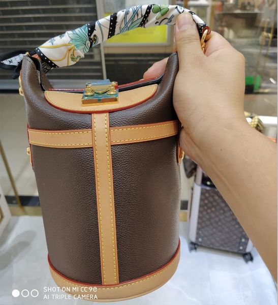 woman canvas drawstring bags bucket shape handbag fashion leather s-lock clasp designer lady zip handle strap cross body shoulder bag
woman canvas drawstring bags bucket shape handbag fashion leather s-lock clasp designer lady zip handle strap cross body shoulder bag