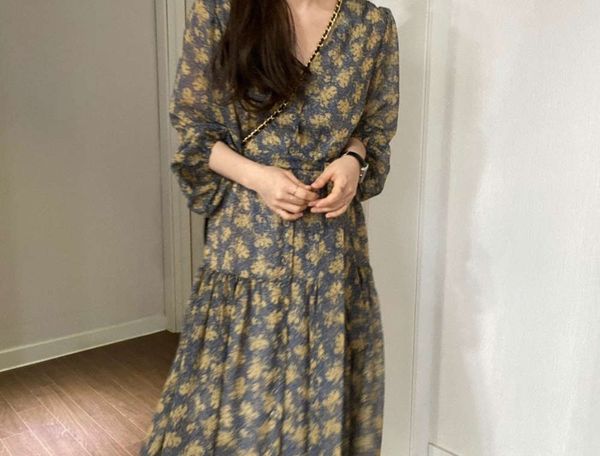 2021 spring new korea east gate slim elegant fresh floral v-neck lace up long dress, Black;gray
2021 spring new korea east gate slim elegant fresh floral v-neck lace up long dress, Black;gray