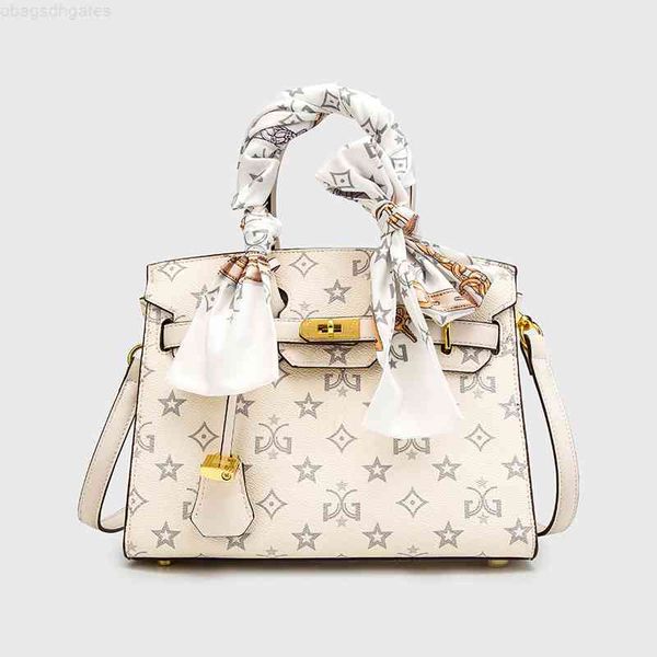 21new independent design bagblue valley flower printed commuter bag silk scarf handbag live broadcast
21new independent design bagblue valley flower printed commuter bag silk scarf handbag live broadcast