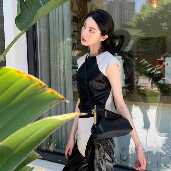 luxury handbags and storage r09 ff letter women's first series hand 21 year new sheepskin buckle single shoulder diagona
luxury handbags and storage r09 ff letter women's first series hand 21 year new sheepskin buckle single shoulder diagona