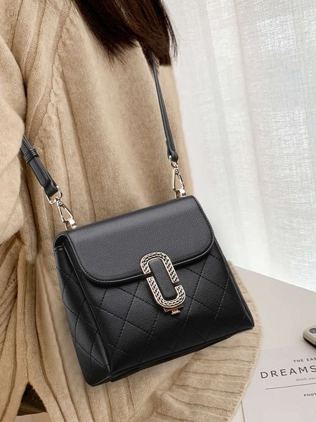 women's bag fashion messenger trend single shoulder women's large capacity small versatile women
women's bag fashion messenger trend single shoulder women's large capacity small versatile women