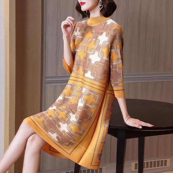 casual dresses pleated mother temperament dress 2021 autumn fashion print high neck loose large size age-reducing a-line women clothes, Black;gray
casual dresses pleated mother temperament dress 2021 autumn fashion print high neck loose large size age-reducing a-line women clothes, Black;gray