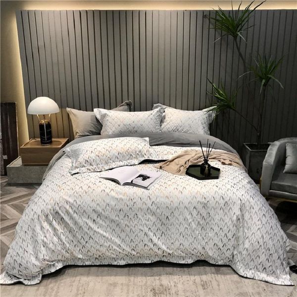 bedding sets 4pcs 1.8m set golden silk velvet flannel thick winter duvetcover double-sided fleece hometextile light luxury quiltcover
bedding sets 4pcs 1.8m set golden silk velvet flannel thick winter duvetcover double-sided fleece hometextile light luxury quiltcover