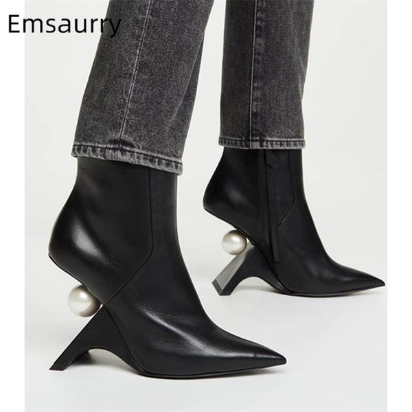 fretwork heel pearl decor ankle boots women black genuine leather point toe side zip autumn winter runway booties 210914
fretwork heel pearl decor ankle boots women black genuine leather point toe side zip autumn winter runway booties 210914