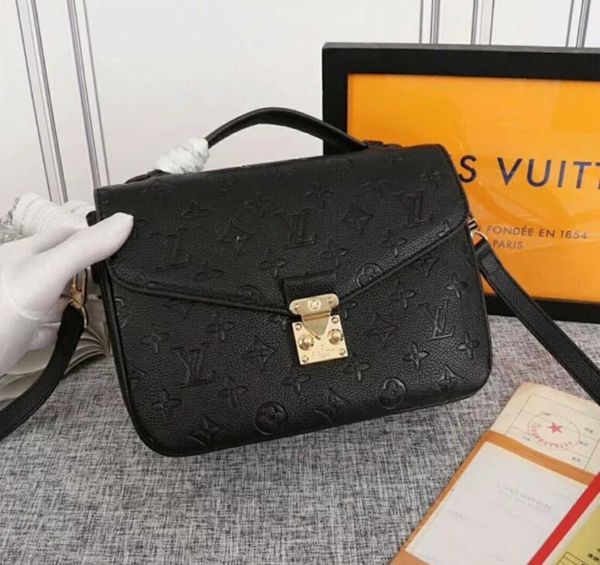 totes brand designer clutches luxury m40780 2020 cross spring and summer bag ladies handbag shoulder body handles shoulder evening bags
totes brand designer clutches luxury m40780 2020 cross spring and summer bag ladies handbag shoulder body handles shoulder evening bags