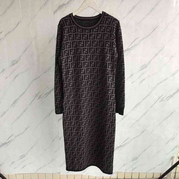 2022 factory wholesale new autumn winter letter jacquard round neck sleeve slim knit long dress wool silk, Black;gray
2022 factory wholesale new autumn winter letter jacquard round neck sleeve slim knit long dress wool silk, Black;gray