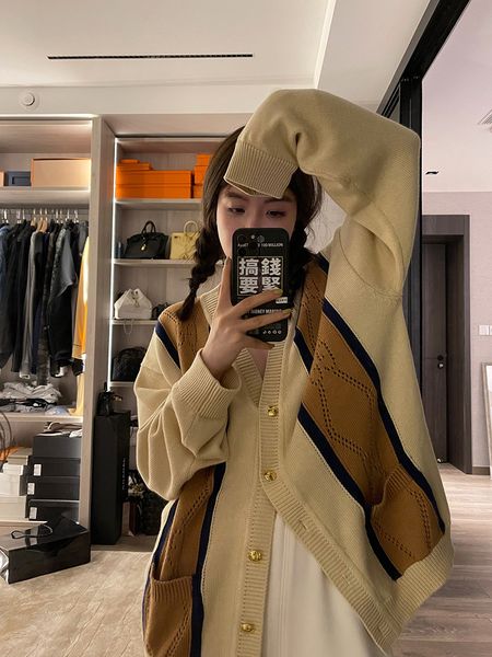 college contrast color 2021 autumn and winter foreign style cardigan loose soft waxy knitted coat air conditioning sweater women's, White;black
college contrast color 2021 autumn and winter foreign style cardigan loose soft waxy knitted coat air conditioning sweater women's, White;black