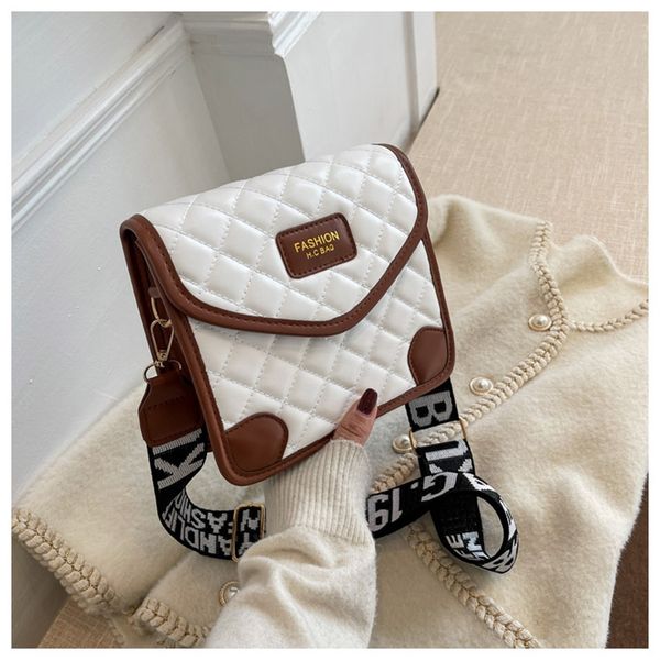 this year's popular small bag women's new fashion versatile broadband messenger square purse outlet
this year's popular small bag women's new fashion versatile broadband messenger square purse outlet