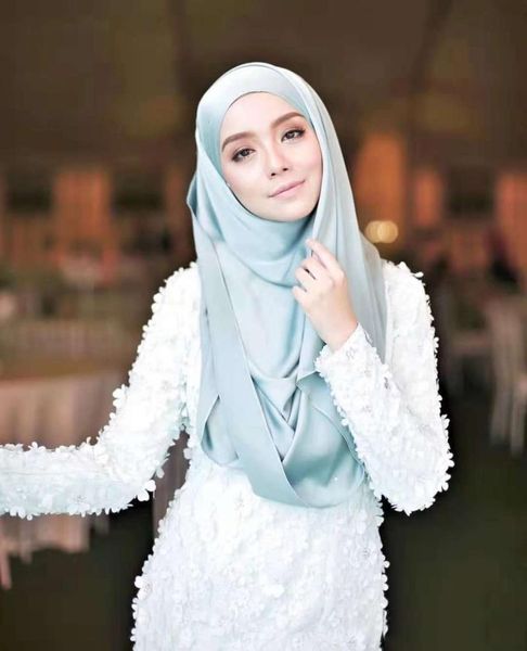 scarves smooth shiny silk feeling satin scarf shawls plain solider colors thicken hijab muslim scarves/scarf 19 for choose, Blue;gray
scarves smooth shiny silk feeling satin scarf shawls plain solider colors thicken hijab muslim scarves/scarf 19 for choose, Blue;gray