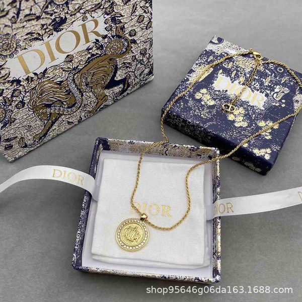 2021 luxury designer jewelry 21 new product fashion letter roman coin necklace elegant temperament simple small fragrance, Silver
2021 luxury designer jewelry 21 new product fashion letter roman coin necklace elegant temperament simple small fragrance, Silver