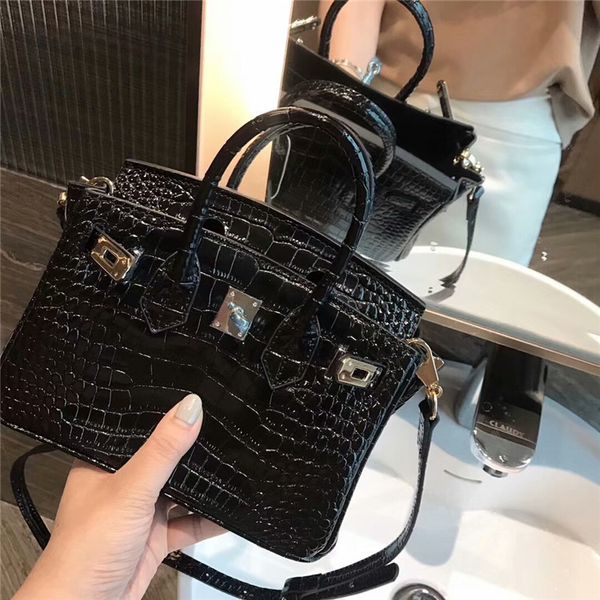 design purse new cowhide women's bag hand mini crocodile one shoulder messenger bag
design purse new cowhide women's bag hand mini crocodile one shoulder messenger bag