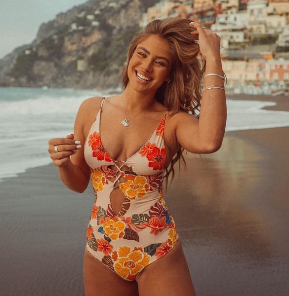 2021 new print one piece swimsuit women swimwear criss cross bathing suit beach wear monokini female swimming suitby air, Black;white
2021 new print one piece swimsuit women swimwear criss cross bathing suit beach wear monokini female swimming suitby air, Black;white