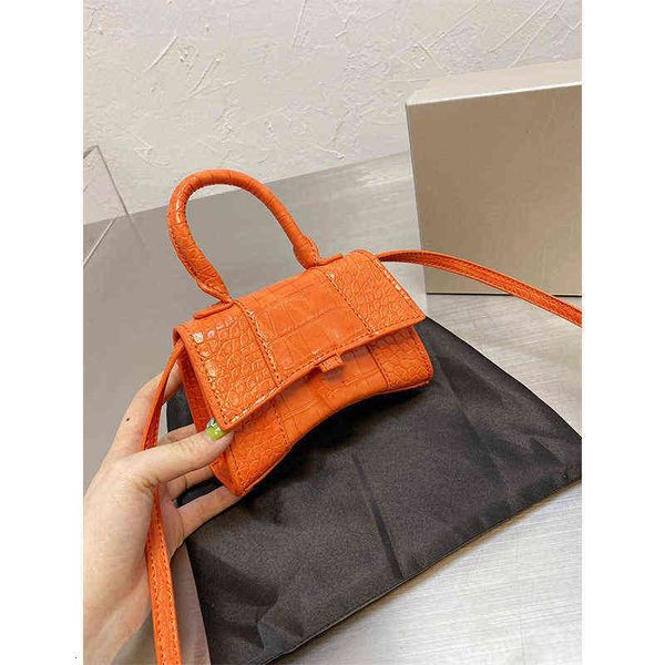 style handbag in spring and summer paris home leisure fashion single shoulder bag menger crossbody yyds
style handbag in spring and summer paris home leisure fashion single shoulder bag menger crossbody yyds