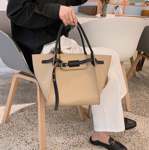 handbag women luxurys designers bags 2021 crossbody bag lock wing female simple e purse zhouzhoubao123
handbag women luxurys designers bags 2021 crossbody bag lock wing female simple e purse zhouzhoubao123