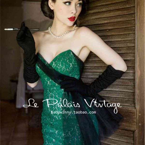 women's t-shirt le palais vintage limited elegant retro emerald lace fine corset bone strapless, White
women's t-shirt le palais vintage limited elegant retro emerald lace fine corset bone strapless, White
