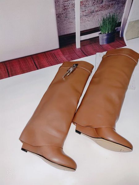 2021 shark lock fashion brand big size 35-42 women knee high boots cow leather platform winter shoes woman flat heel warm fur high long boot, Black
2021 shark lock fashion brand big size 35-42 women knee high boots cow leather platform winter shoes woman flat heel warm fur high long boot, Black