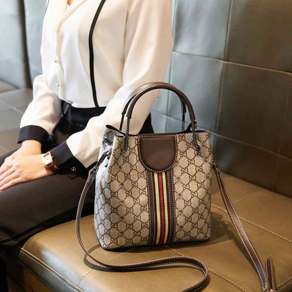 new large capacity bucket bag female messenger printed hand contrast stripe shoulder designer handbags
new large capacity bucket bag female messenger printed hand contrast stripe shoulder designer handbags