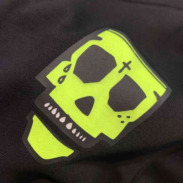 crosin autumn winter new fashion fluorescent green letter skull print hooded zipper sweater for men and women, Black
crosin autumn winter new fashion fluorescent green letter skull print hooded zipper sweater for men and women, Black