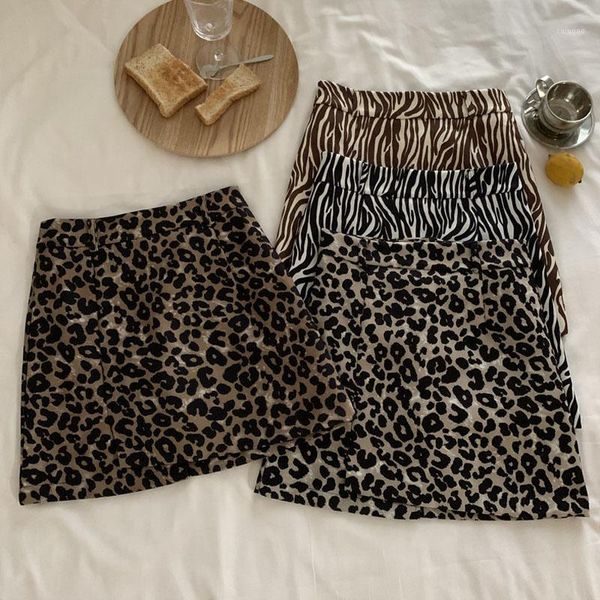 wind skirt autumn and winter women's students retro animal leopard short high waist silm fit skirts, Black
wind skirt autumn and winter women's students retro animal leopard short high waist silm fit skirts, Black