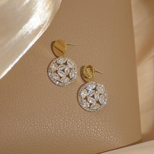 stud luxury temperament shine cz round earring for women charm 14k real gold bling zircon brincos wedding jewelry gift, Golden;silver
stud luxury temperament shine cz round earring for women charm 14k real gold bling zircon brincos wedding jewelry gift, Golden;silver