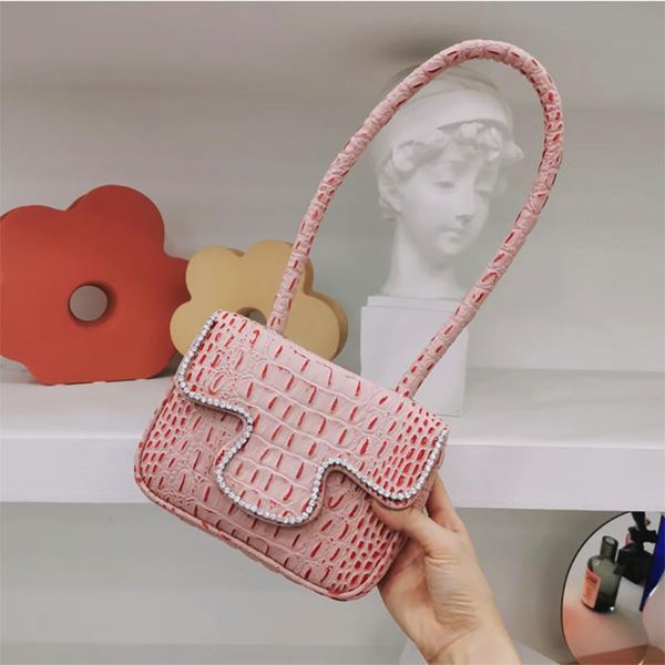 evening bags 2021 european and american niche brand design high-end leather low-key luxury handbag fashion one-shoulder armpit bag
evening bags 2021 european and american niche brand design high-end leather low-key luxury handbag fashion one-shoulder armpit bag