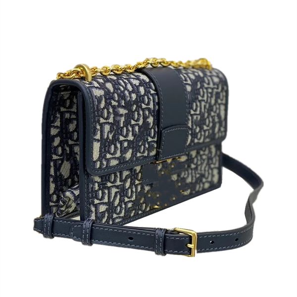 autumn new mengtian bag single shoulder portable diagonal small fashion net red versatile women trend
autumn new mengtian bag single shoulder portable diagonal small fashion net red versatile women trend