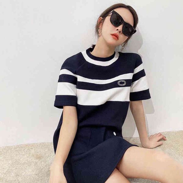 2022 factory wholesale new g + summer british style chest letter embroidery black and white contrast knitted women's fashion dress, Black;gray
2022 factory wholesale new g + summer british style chest letter embroidery black and white contrast knitted women's fashion dress, Black;gray
