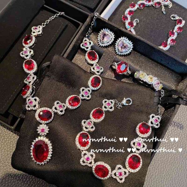 sparkling dove blood plated with 18k white gold flower red zircon full diamond necklace bracelet, Silver
sparkling dove blood plated with 18k white gold flower red zircon full diamond necklace bracelet, Silver