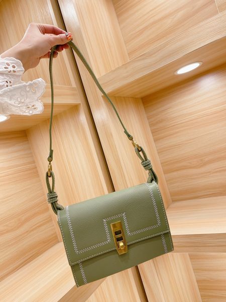summer fresh green women's shoulder bag retro metal color chain portable square bag winter warm retro brown women's shoulder bags
summer fresh green women's shoulder bag retro metal color chain portable square bag winter warm retro brown women's shoulder bags