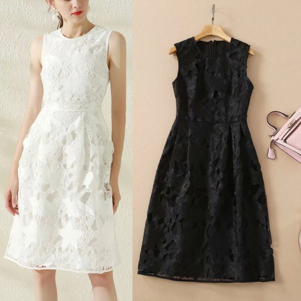 catwalk high-quality dress with heavy embroidery and hollow flowers, Black
catwalk high-quality dress with heavy embroidery and hollow flowers, Black