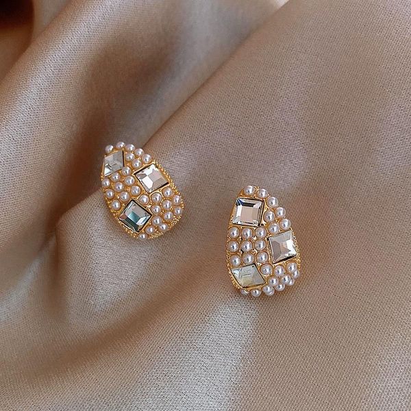european and american retro fashion imitation pearl gold stud earrings women 2021 statement jewelry gifts for girls, Golden;silver
european and american retro fashion imitation pearl gold stud earrings women 2021 statement jewelry gifts for girls, Golden;silver