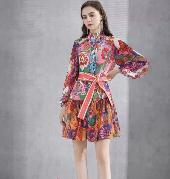 2021designer vintage floral printed mini dresses for women long sleeve single-breasted elegant retro party dinner ruffles dress robe, Black;gray
2021designer vintage floral printed mini dresses for women long sleeve single-breasted elegant retro party dinner ruffles dress robe, Black;gray