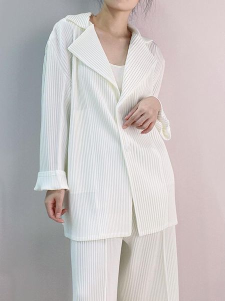women's suits & blazers 2021 autumn miyak pleated blazer women fashion white long sleeve loose plus size coat tide, White;black
women's suits & blazers 2021 autumn miyak pleated blazer women fashion white long sleeve loose plus size coat tide, White;black