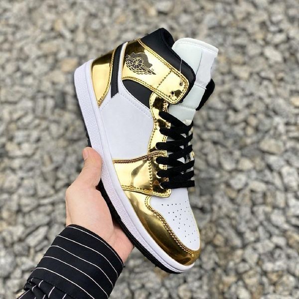 jumpman 1s mid se metallic gold white black basketball shoes men women lace-up running sport sneaker size eur36-eur45diqd
jumpman 1s mid se metallic gold white black basketball shoes men women lace-up running sport sneaker size eur36-eur45diqd