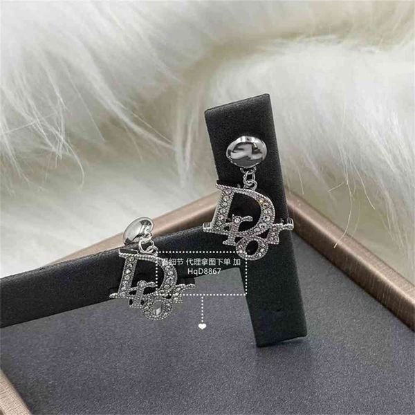 2021 luxury designer jewelry earrings female letter full of brick platinum artistic temperament 2021, Silver
2021 luxury designer jewelry earrings female letter full of brick platinum artistic temperament 2021, Silver