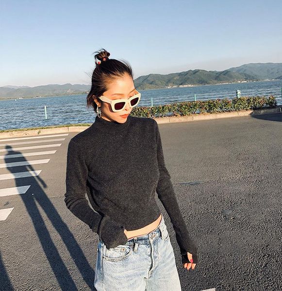 in ladies fashion cashmere 100% long sleeve round collar knitted jumper - features with open back & cuff keyhole women's sweaters, White;black
in ladies fashion cashmere 100% long sleeve round collar knitted jumper - features with open back & cuff keyhole women's sweaters, White;black