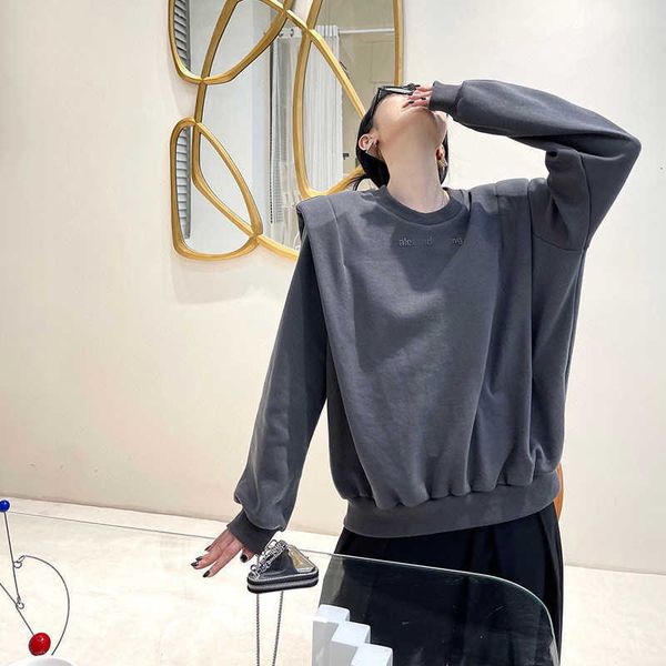 autumn fashion brand same correct version shoulder pad round neck chest letter offset sweater solid color long sleeve t-shirt, Black
autumn fashion brand same correct version shoulder pad round neck chest letter offset sweater solid color long sleeve t-shirt, Black