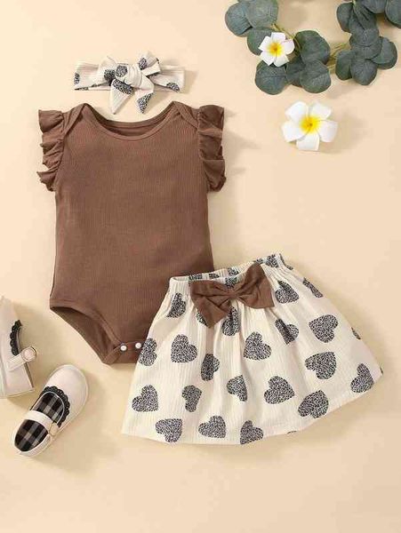 baby ruffle trim bodysuit & heart print bow front skirt with headband she, Blue
baby ruffle trim bodysuit & heart print bow front skirt with headband she, Blue